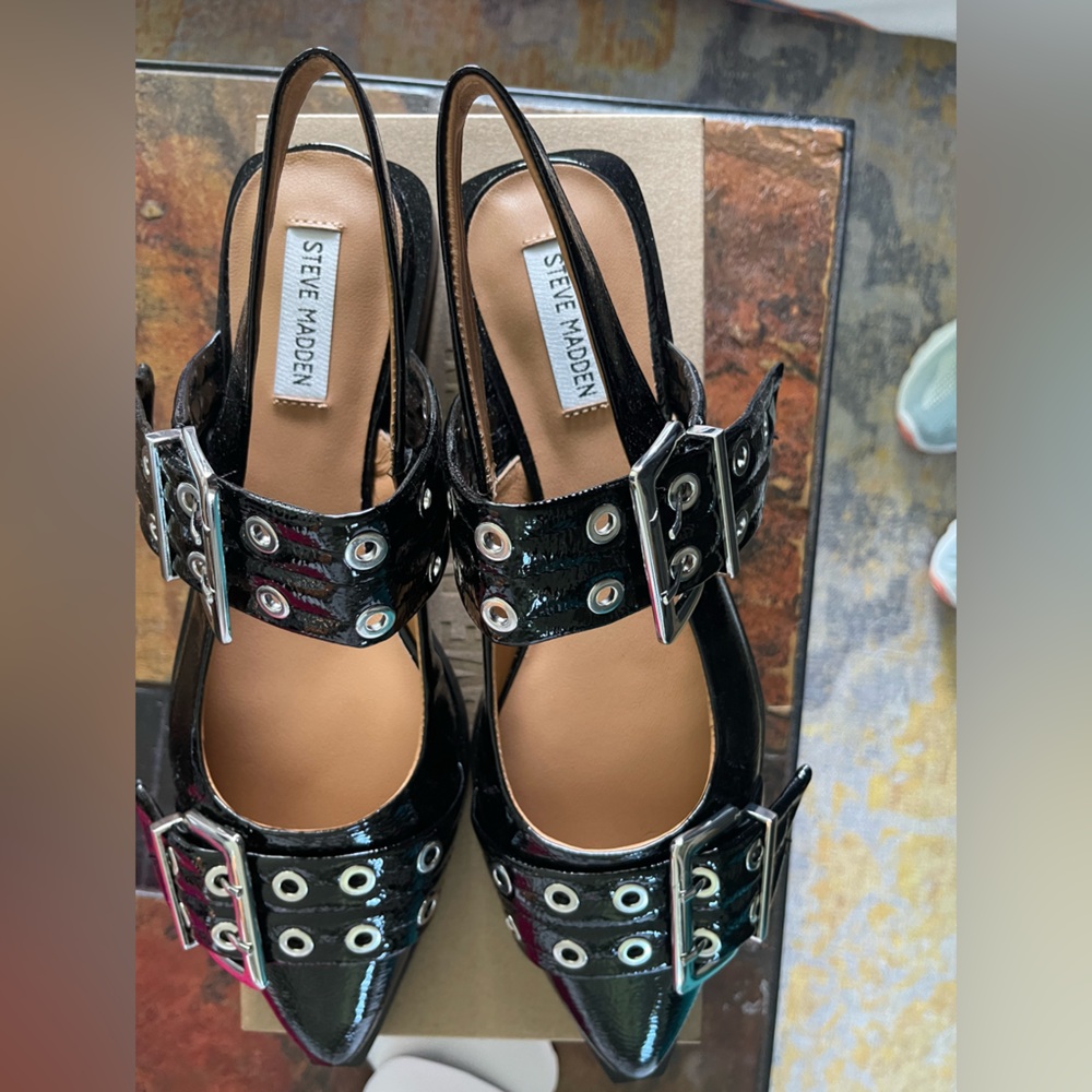 NBW- Steve Madden patent leather black flats! 🖤